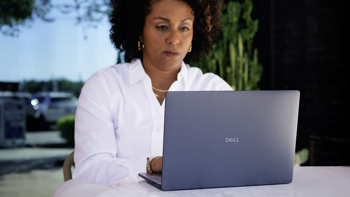 Dell Pro 14 Premium Magnetita em uso